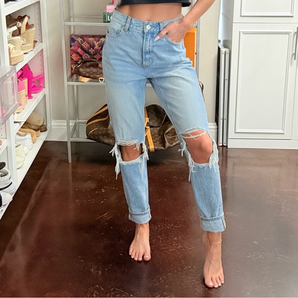 American Eagle Distressed Mom Jeans Light Wash Size 0